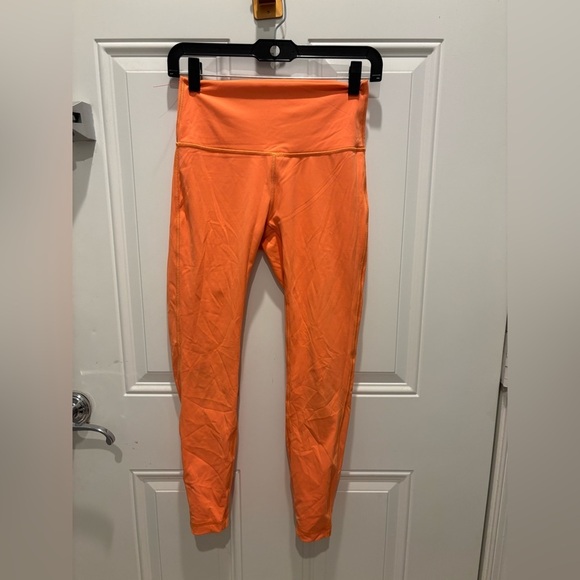 Lululemon Wunder Under High-Rise Tight 25"
Orange Soda size 6 - Picture 4 of 6